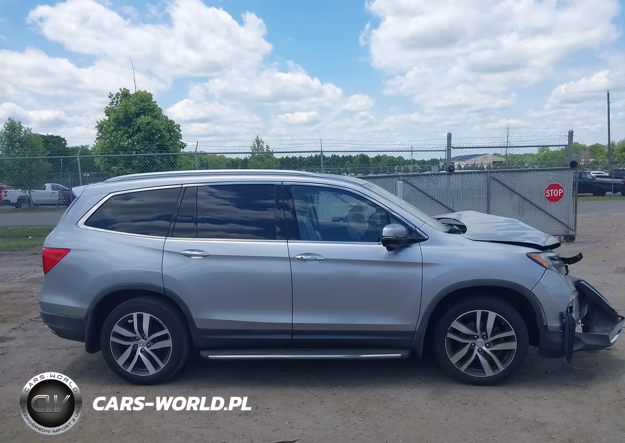 2018 Honda Pilot Touring VIN:5FNYF6H98JB005649 - 13