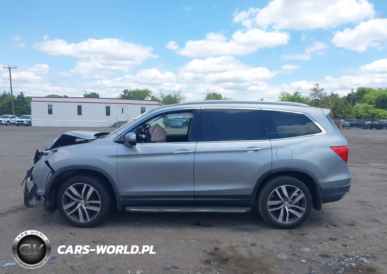 2018 Honda Pilot Touring VIN:5FNYF6H98JB005649 - 14