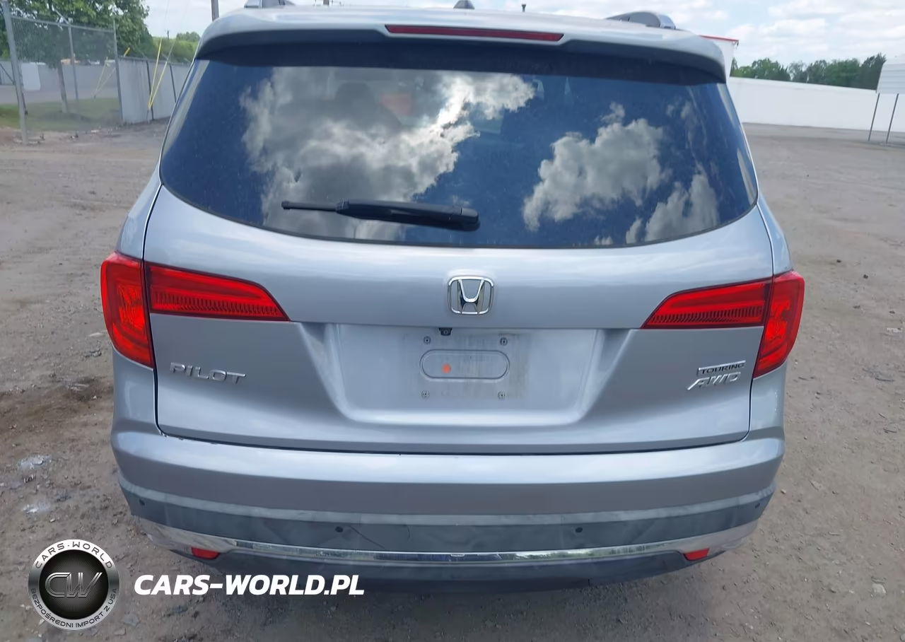 2018 Honda Pilot Touring VIN:5FNYF6H98JB005649 - 16