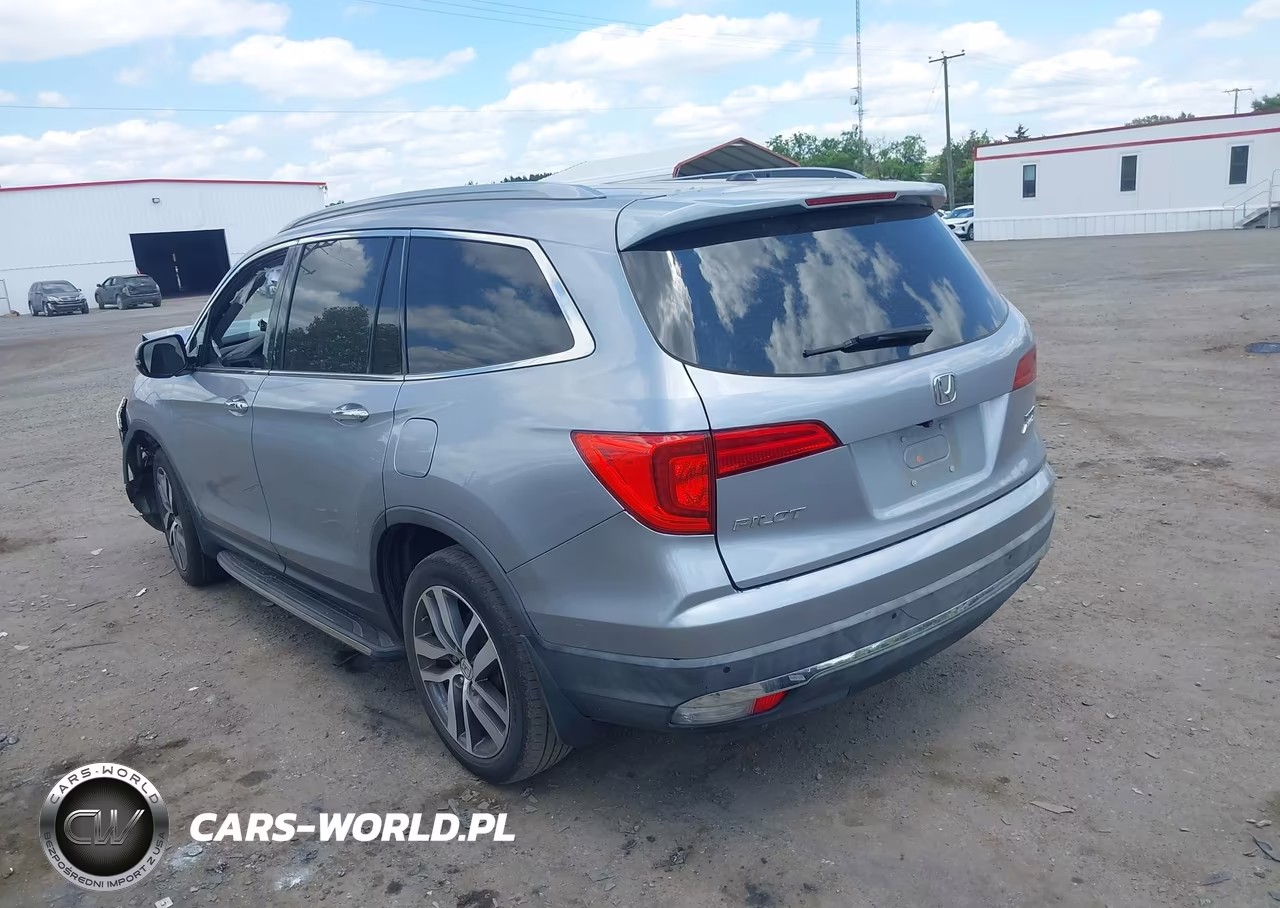 2018 Honda Pilot Touring VIN:5FNYF6H98JB005649 - 3