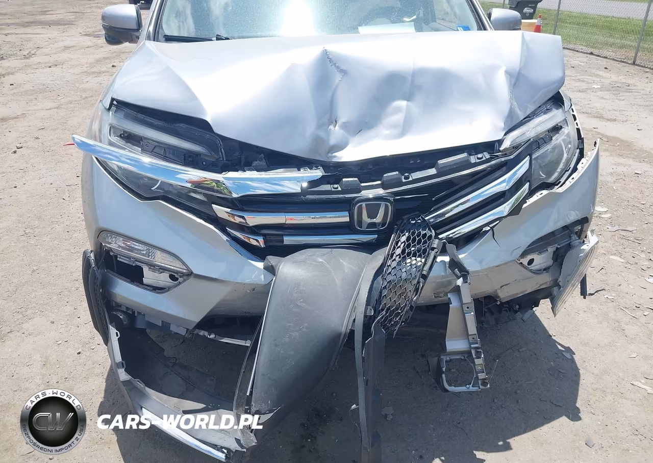 2018 Honda Pilot Touring VIN:5FNYF6H98JB005649 - 6