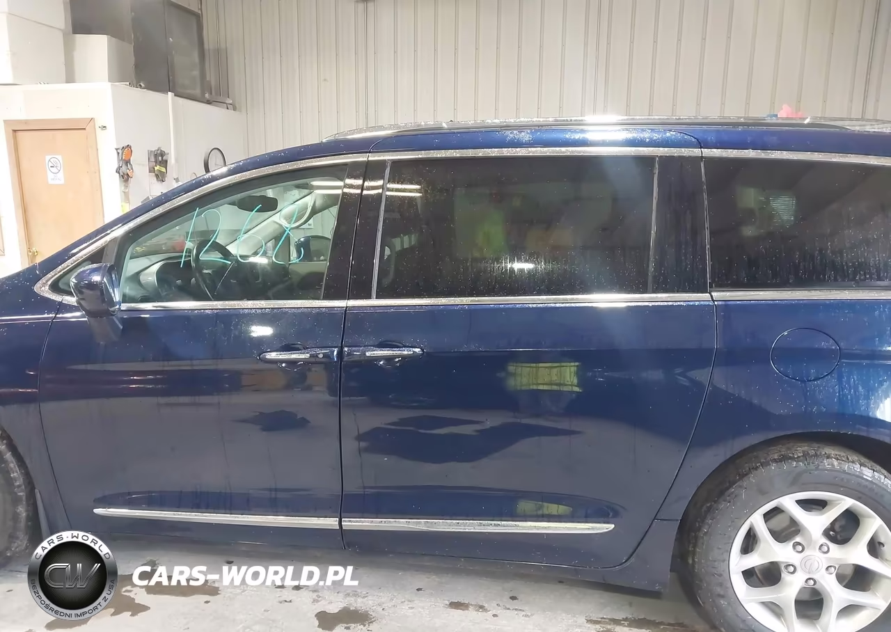 2017 Chrysler Pacifica Touring-L Plus VIN:2C4RC1EG5HR653810 - 14