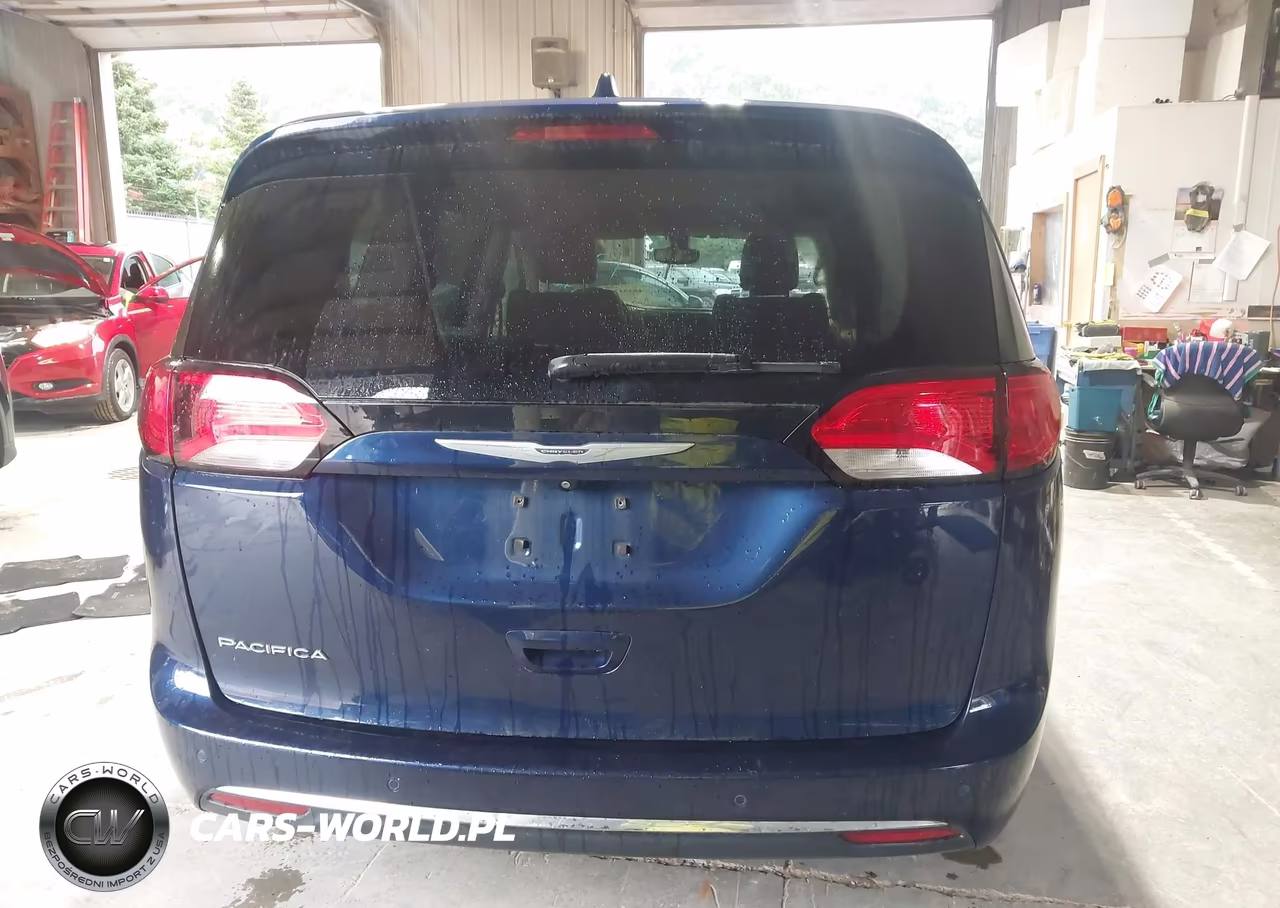 2017 Chrysler Pacifica Touring-L Plus VIN:2C4RC1EG5HR653810 - 16