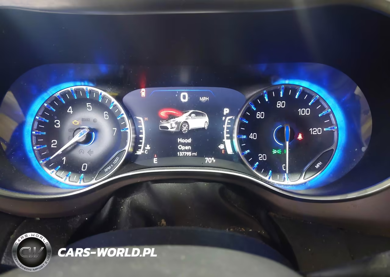 2017 Chrysler Pacifica Touring-L Plus VIN:2C4RC1EG5HR653810 - 7