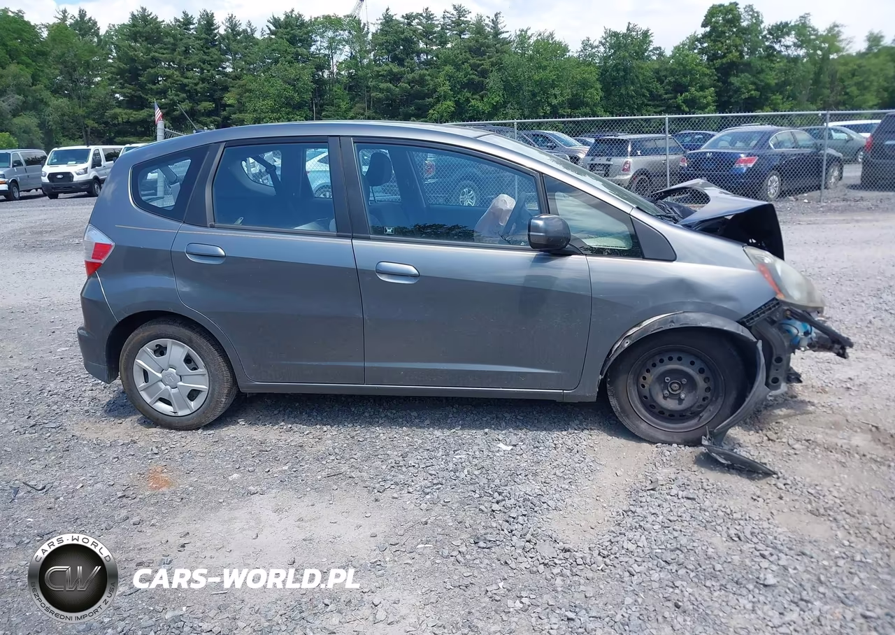 2013 Honda Fit VIN:JHMGE8H38DC081958 - 13