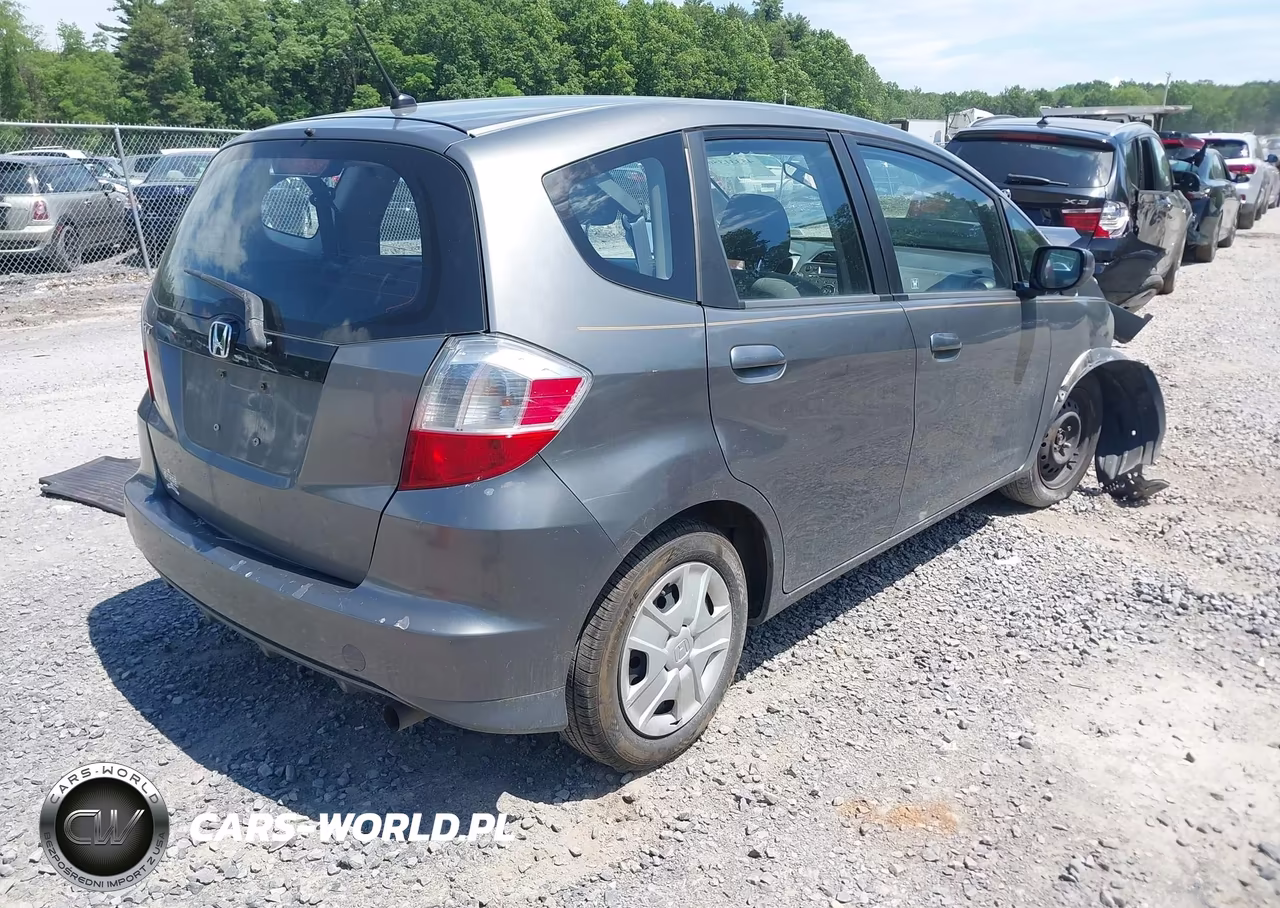 2013 Honda Fit VIN:JHMGE8H38DC081958 - 4