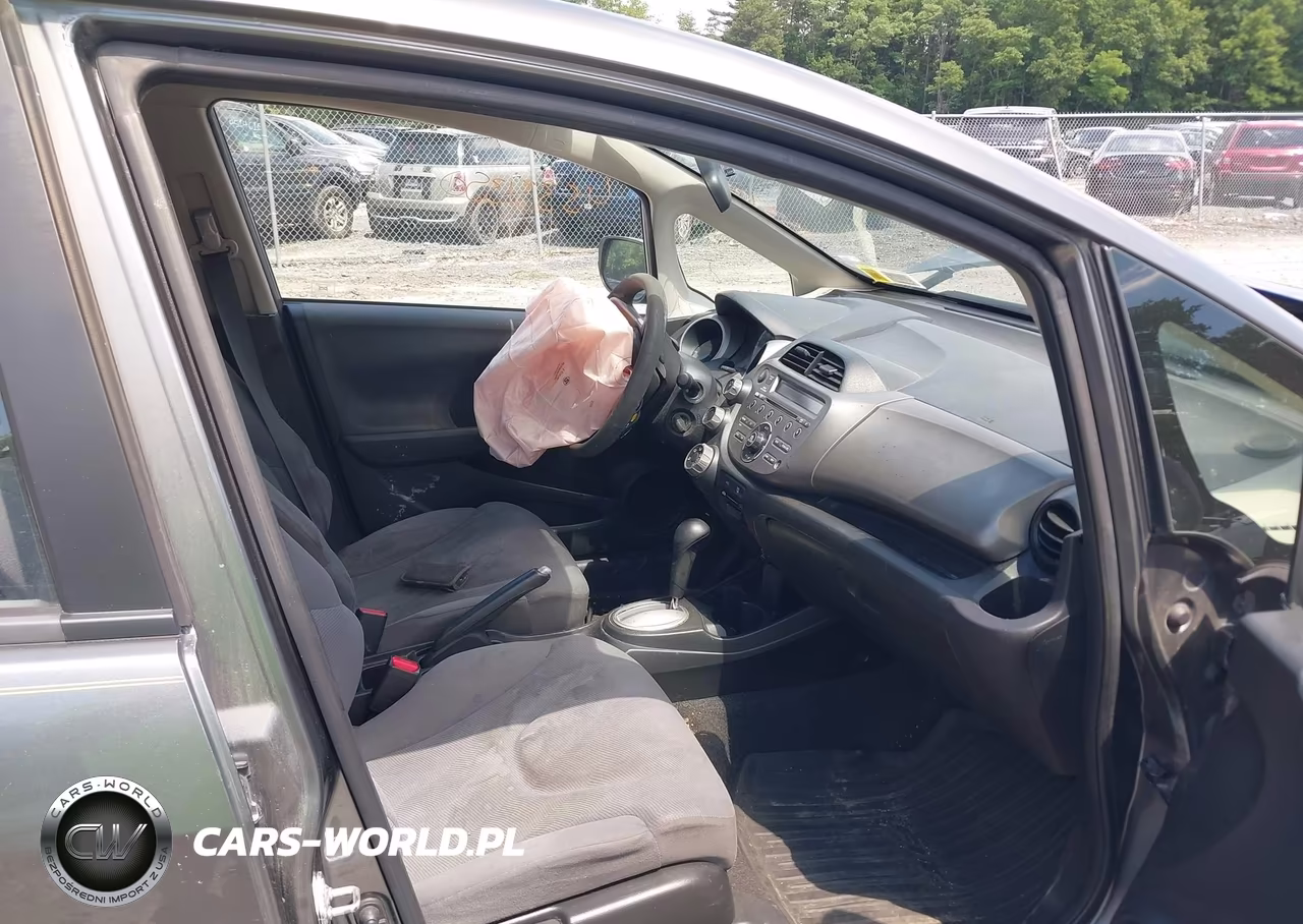 2013 Honda Fit VIN:JHMGE8H38DC081958 - 5