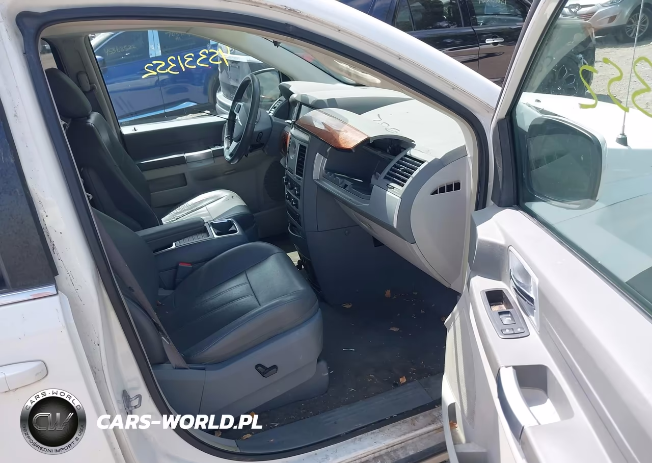 2008 Chrysler Town & Country Touring VIN:2A8HR54P58R824132 - 5