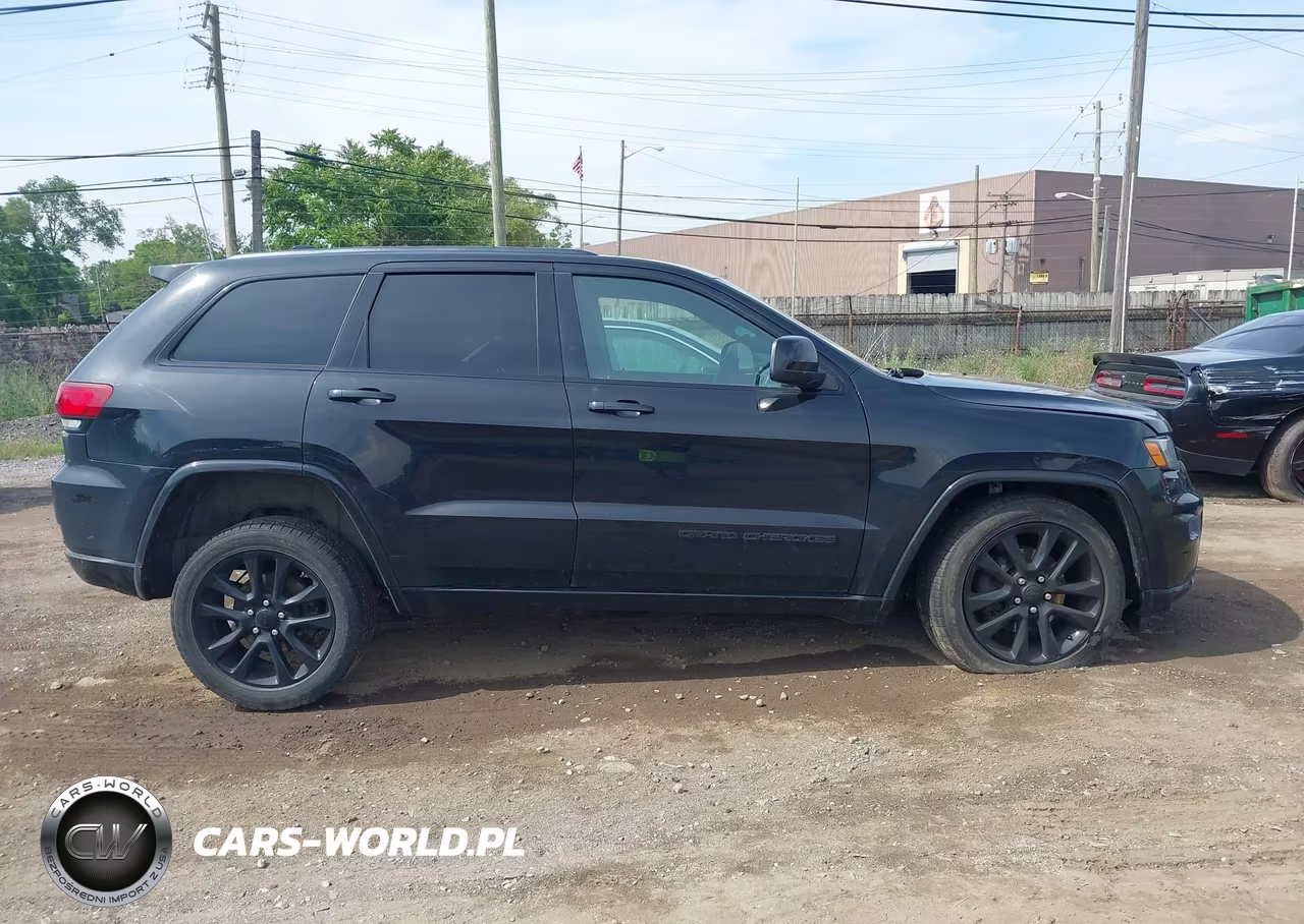 2018 Jeep Grand Cherokee Altitude 4X4 VIN:1C4RJFAG8JC136203 - 13