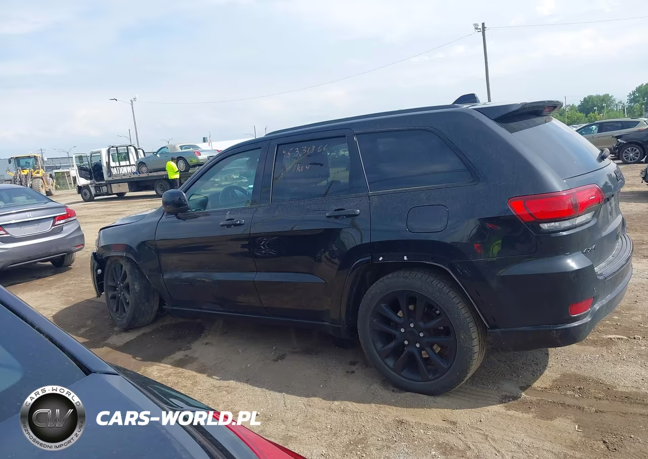 2018 Jeep Grand Cherokee Altitude 4X4 VIN:1C4RJFAG8JC136203 - 14