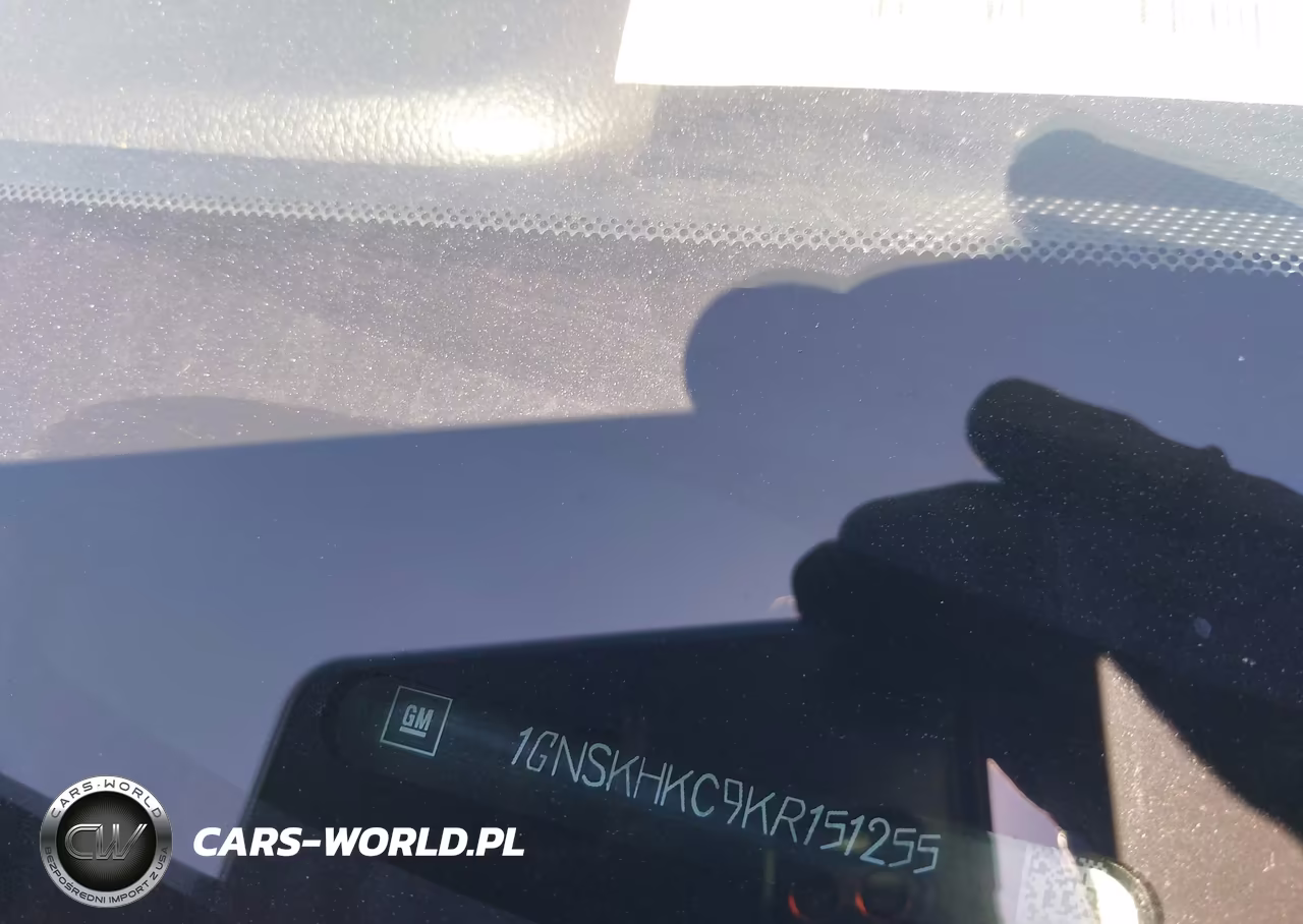 2019 Chevrolet Suburban Lt VIN:1GNSKHKC9KR151255 - 17