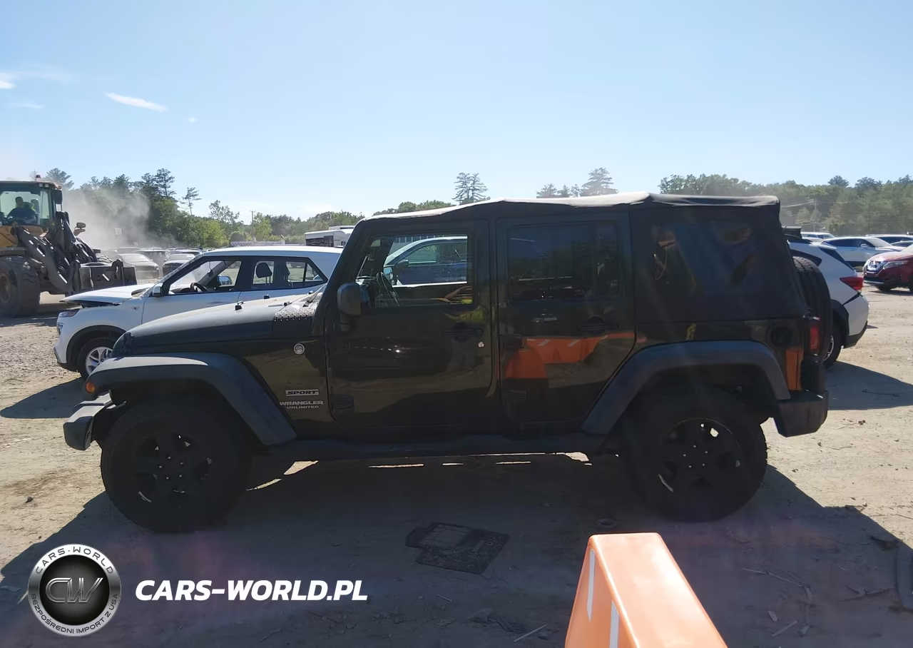 2011 Jeep Wrangler Unlimited Sport VIN:1J4BA3H15BL543781 - 14