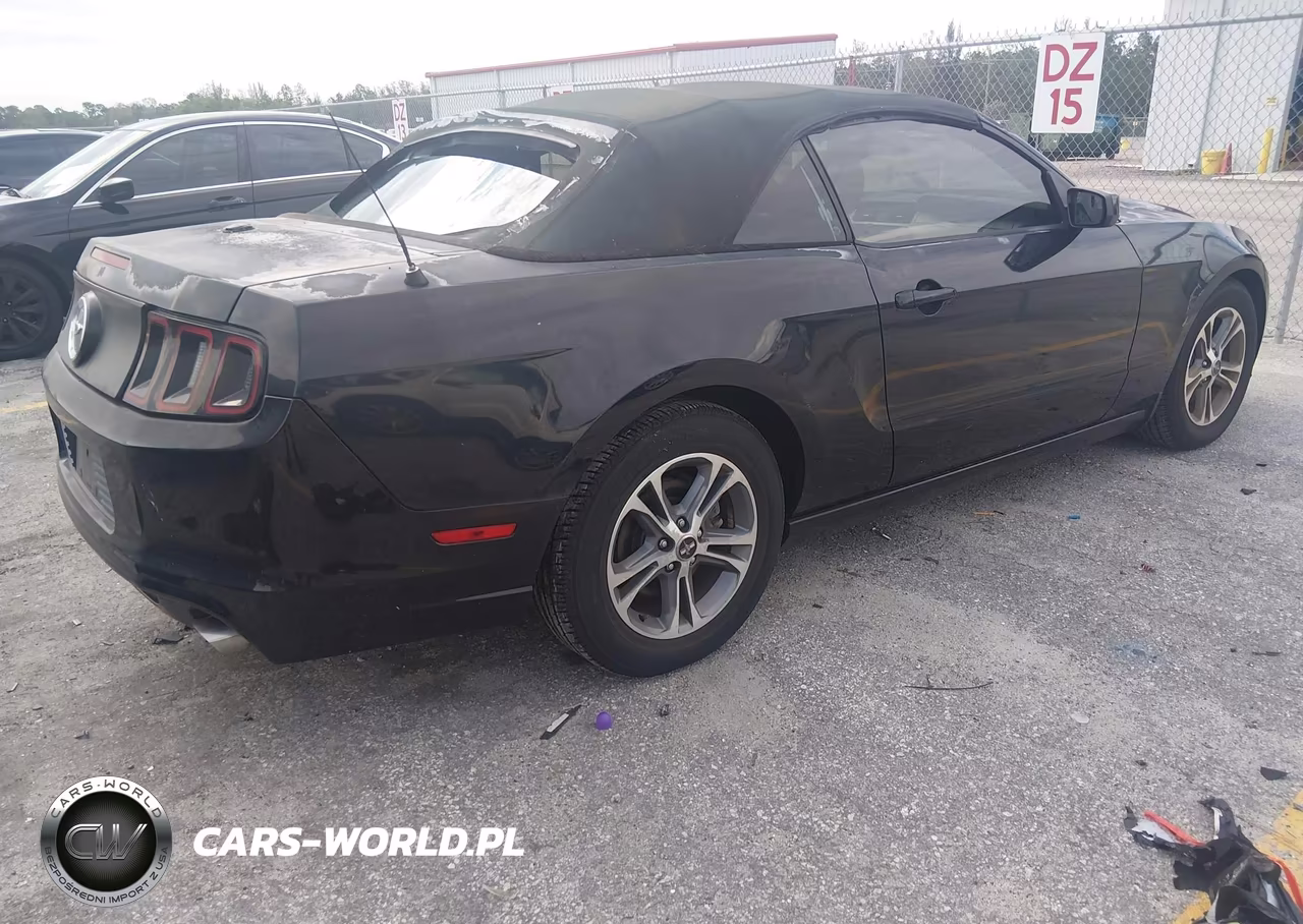 2014 Ford Mustang V6 Premium VIN:1ZVBP8EM0E5275843 - 4