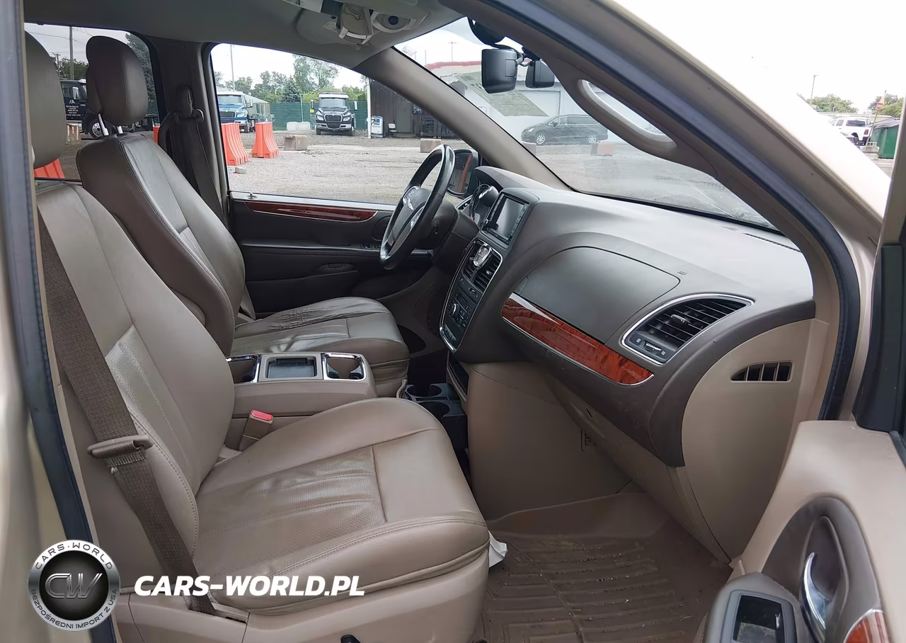 2014 Chrysler Town & Country Touring-L VIN:2C4RC1CG8ER232131 - 5