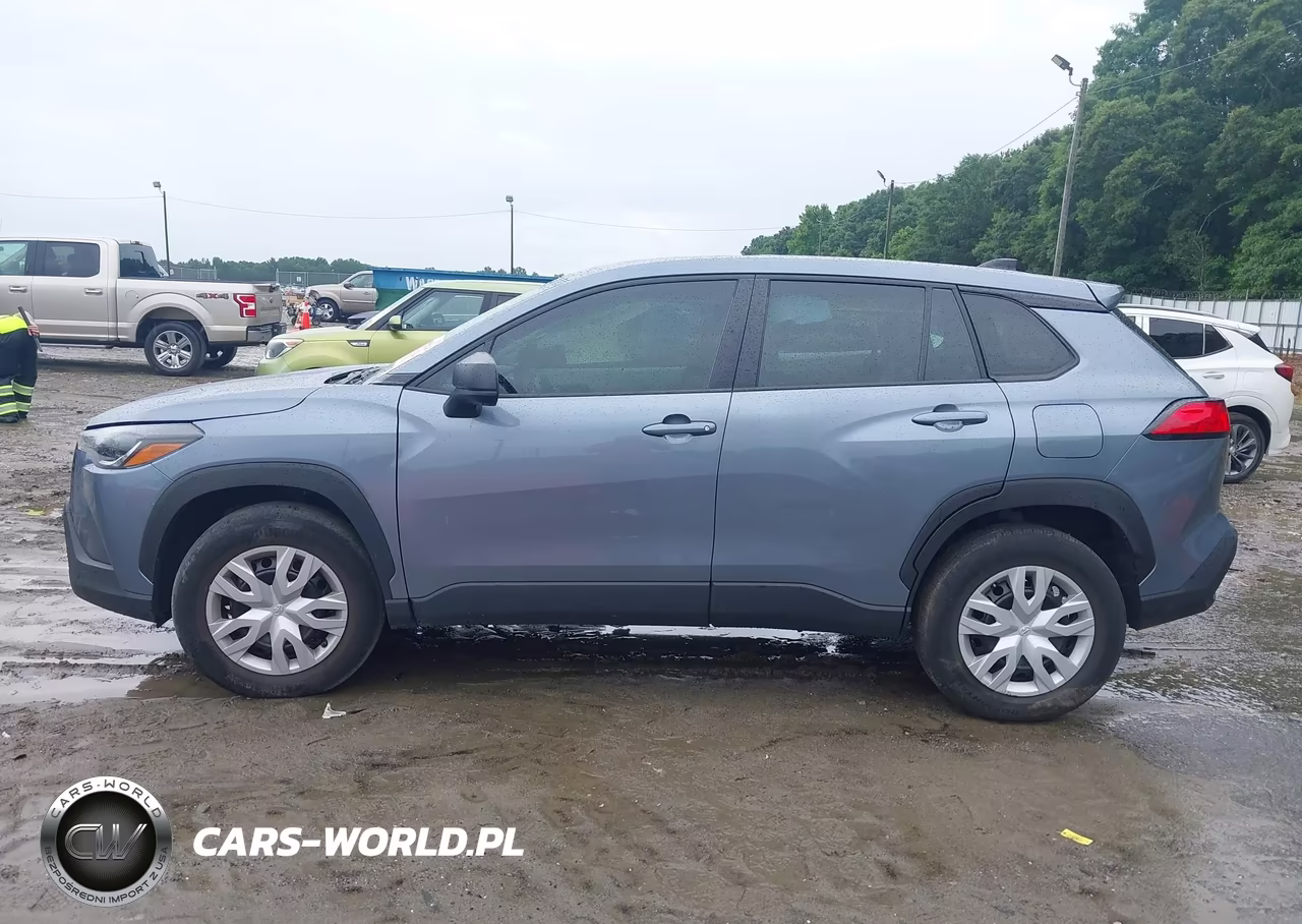 2022 Toyota Corolla Cross L VIN:7MUAAAAG7NV023465 - 13