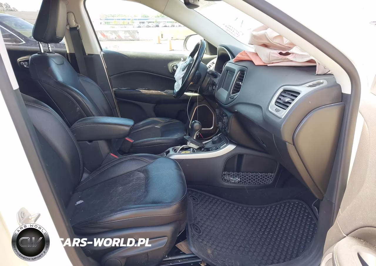 2020 Jeep Compass Latitude 4X4 VIN:3C4NJDBBXLT138628 - 5
