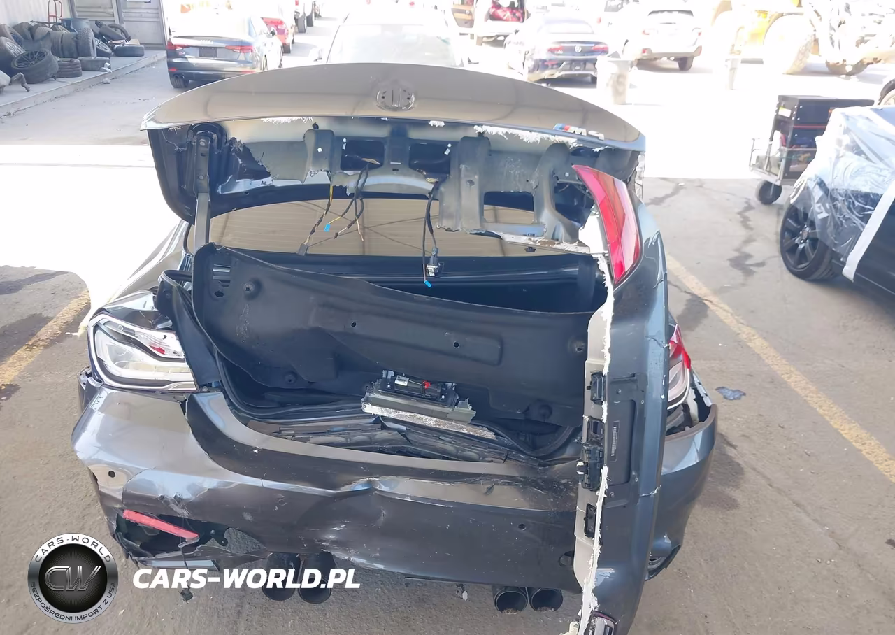 2018 BMW M4 VIN:WBS4Y9C57JAG62929 - 17
