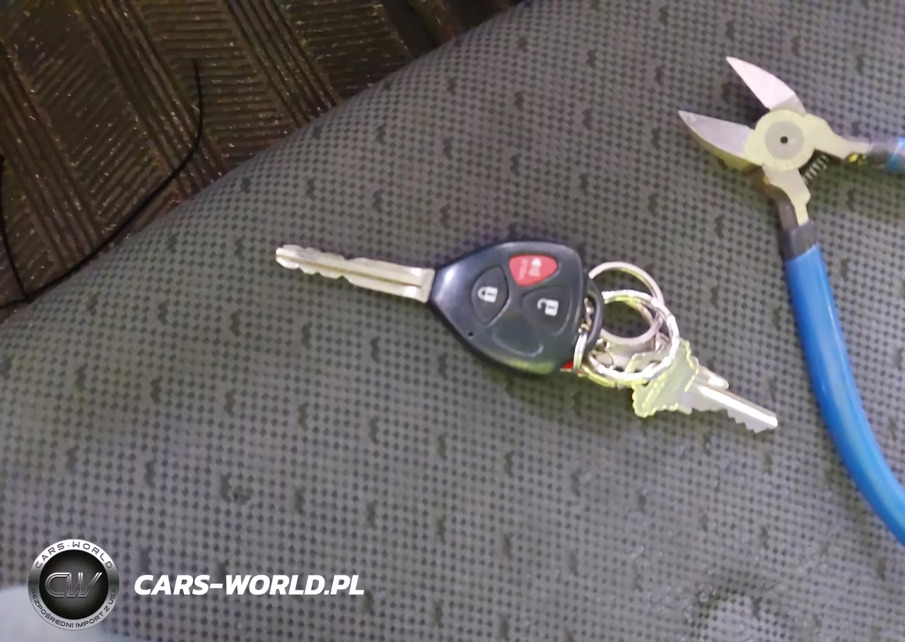 2010 Toyota Yaris VIN:JTDKT4K39A5318220 - 11