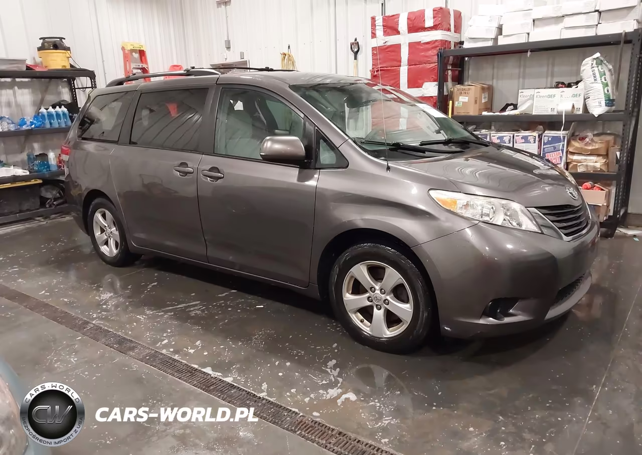 2013 Toyota Sienna Le V6 8 Passenger – zdjęcie 1 z 17