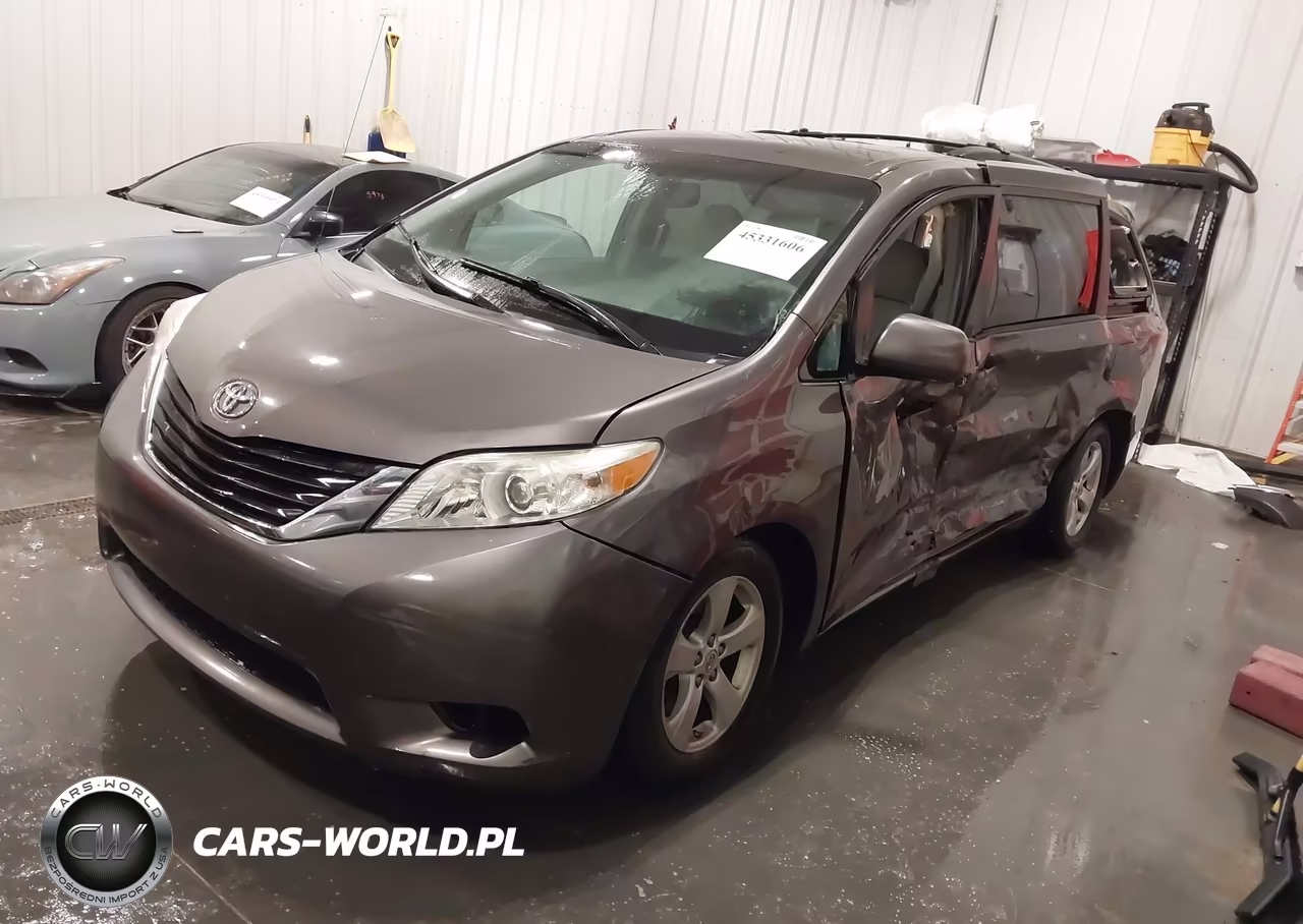 2013 Toyota Sienna Le V6 8 Passenger VIN:5TDKK3DC1DS300240 - 2