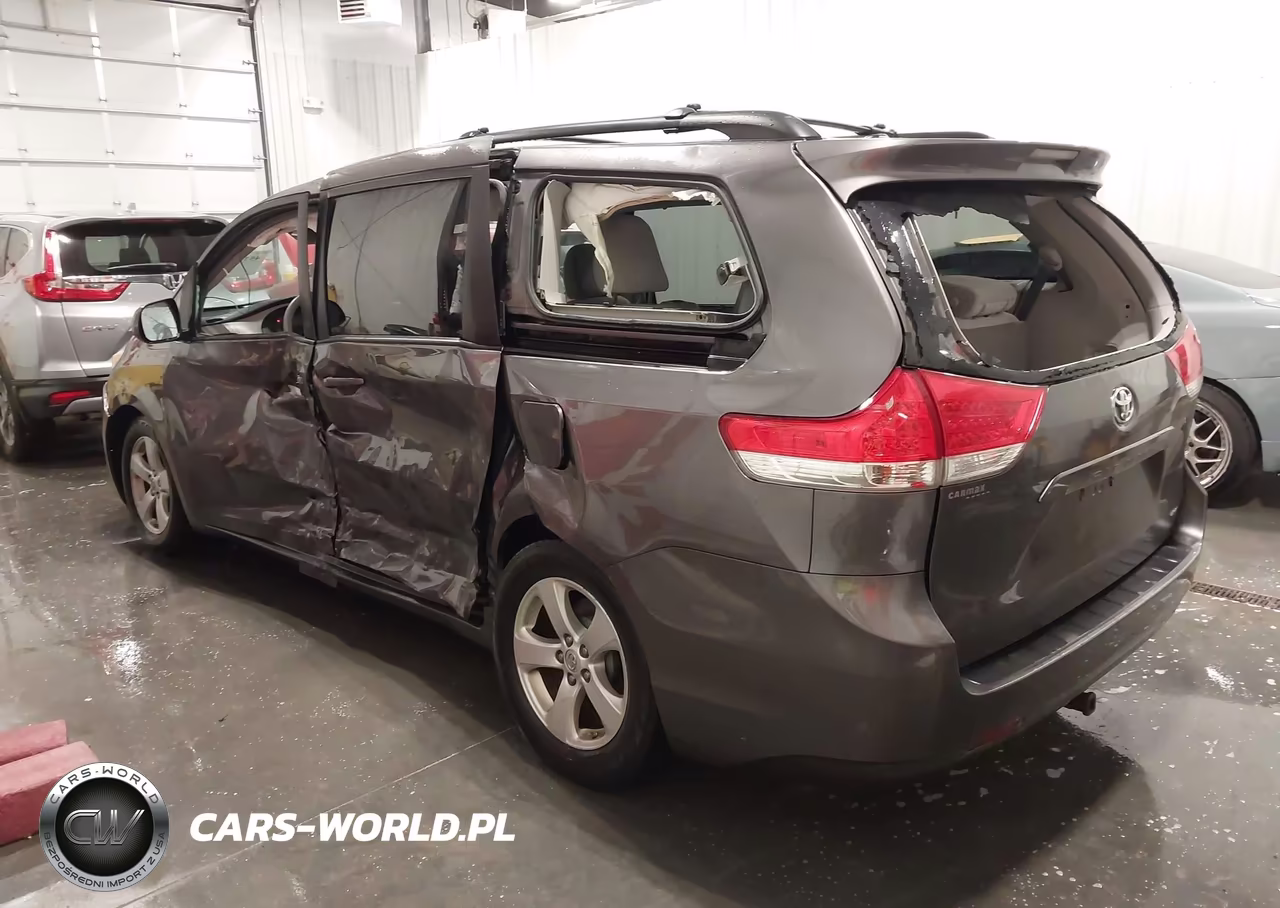 2013 Toyota Sienna Le V6 8 Passenger VIN:5TDKK3DC1DS300240 - 3