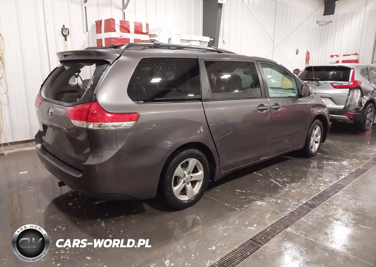 2013 Toyota Sienna Le V6 8 Passenger VIN:5TDKK3DC1DS300240 - 4