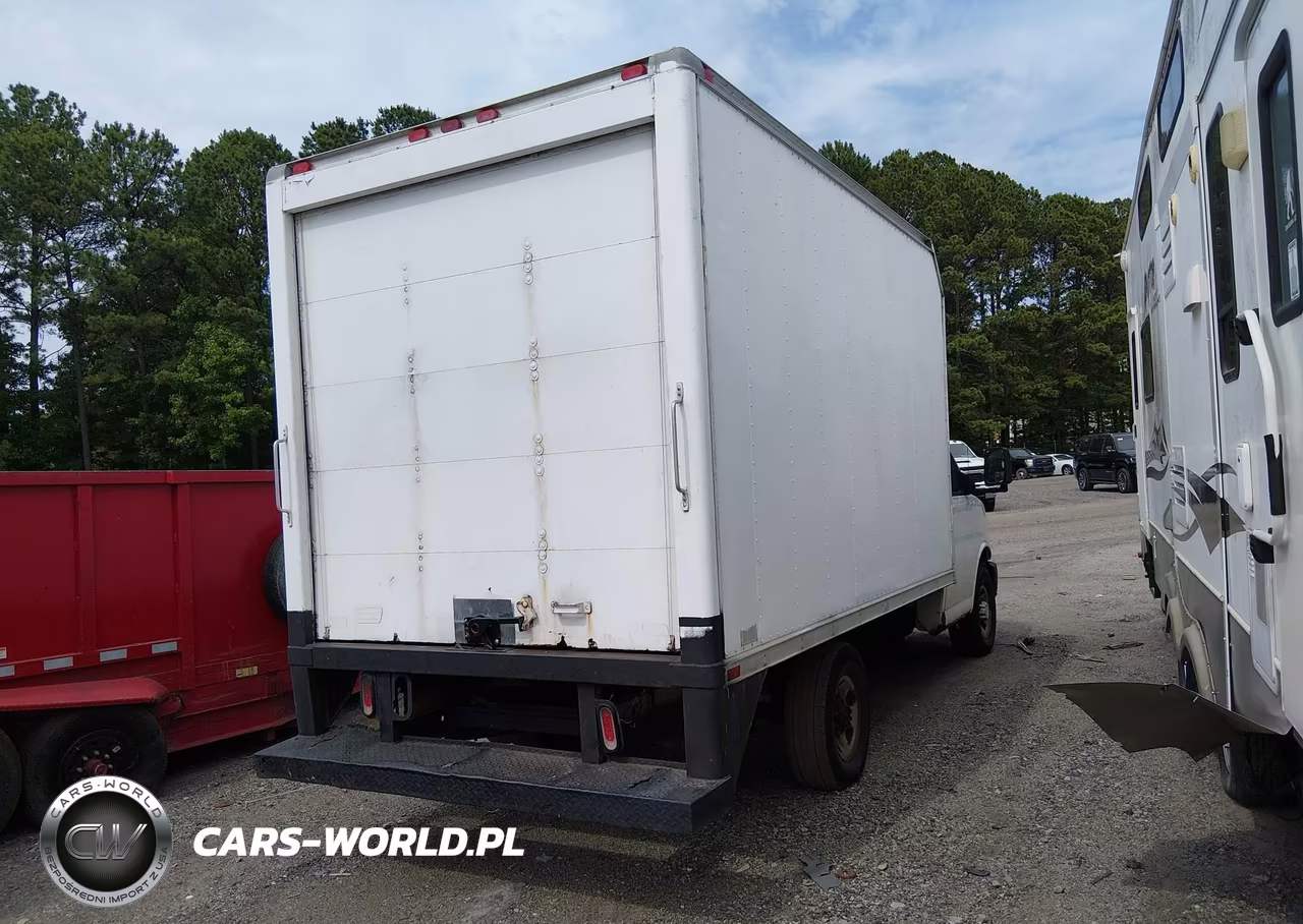 2004 Chevrolet Express Cutaway VIN:1GBHG31U141247064 - 4
