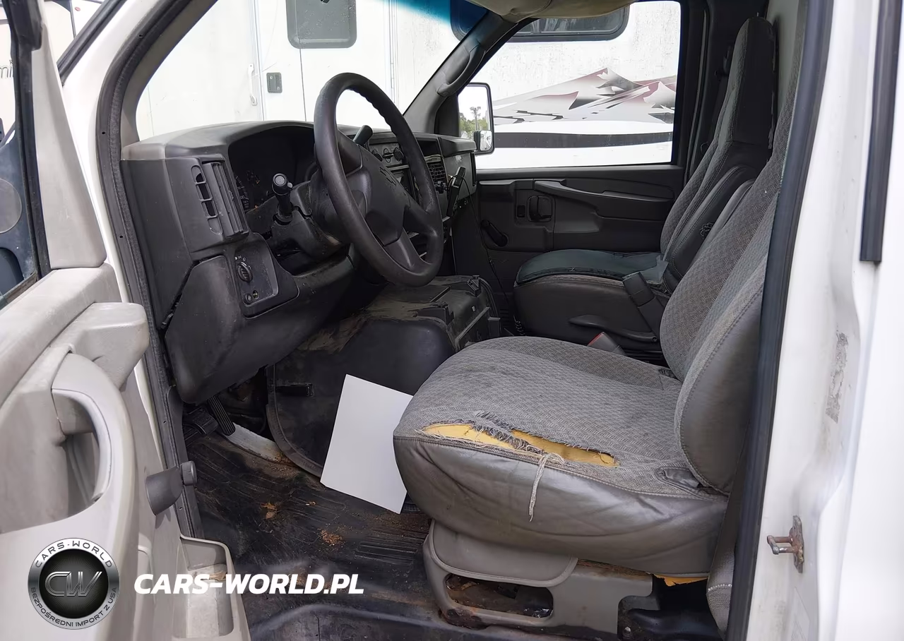 2004 Chevrolet Express Cutaway VIN:1GBHG31U141247064 - 7