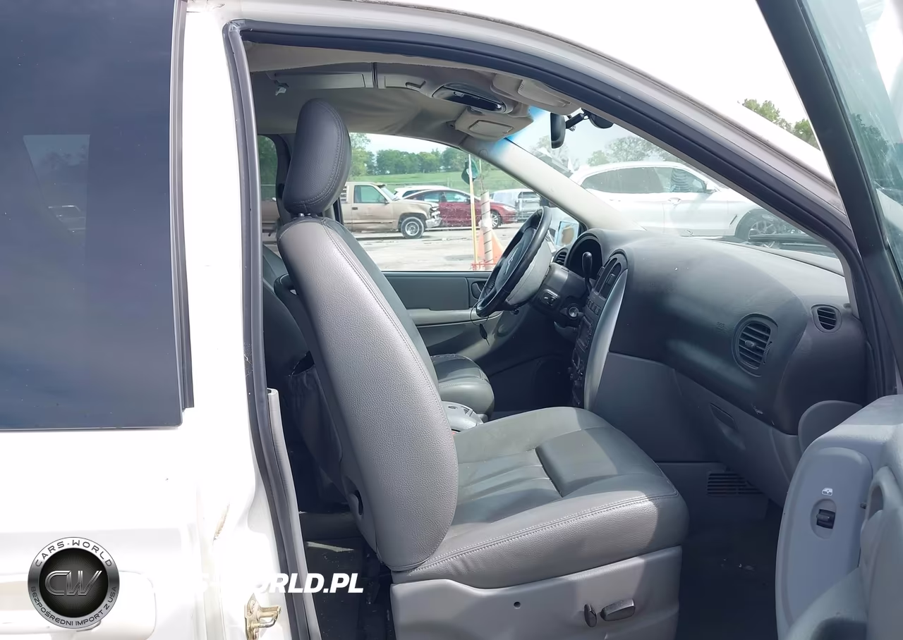2007 Chrysler Town & Country Touring VIN:2A8GP54L17R108034 - 5