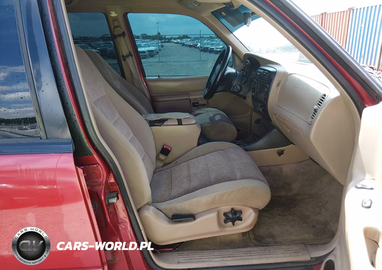 2000 Ford Explorer Xlt VIN:1FMZU73E7YZC41763 - 5