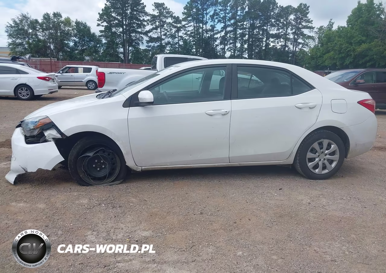 2018 Toyota Corolla Le VIN:5YFBURHE8JP791872 - 14
