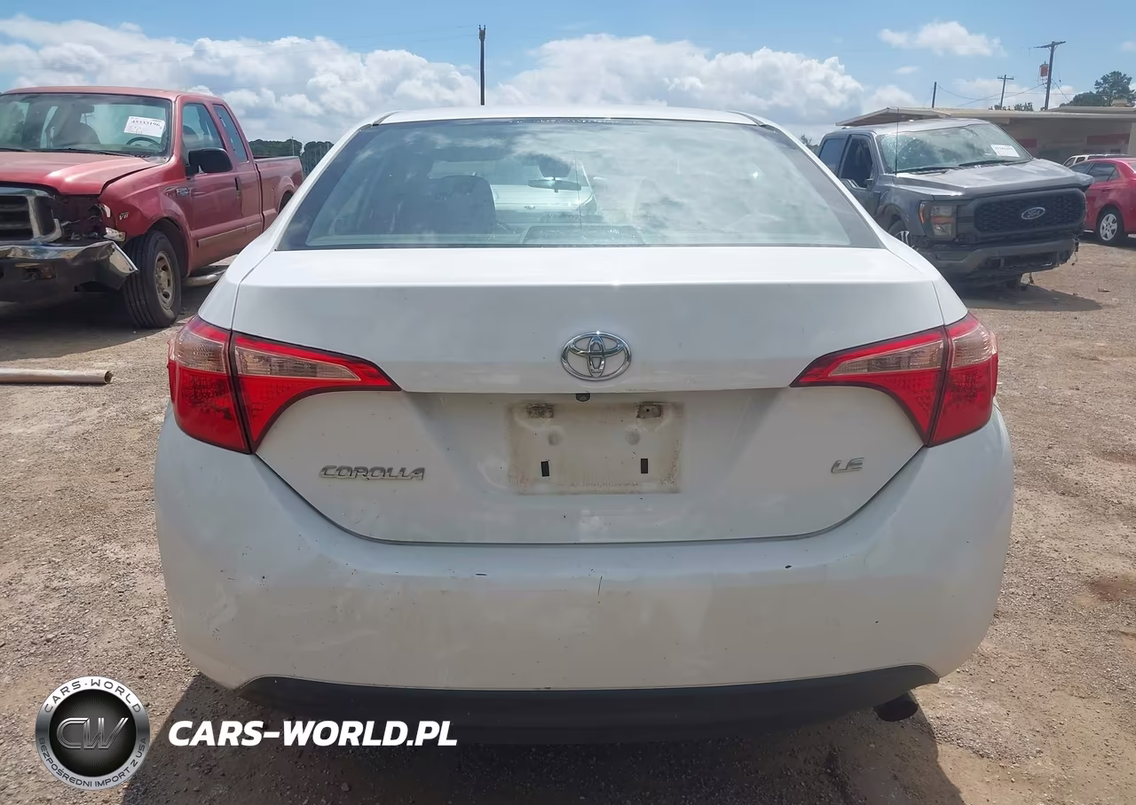 2018 Toyota Corolla Le VIN:5YFBURHE8JP791872 - 16