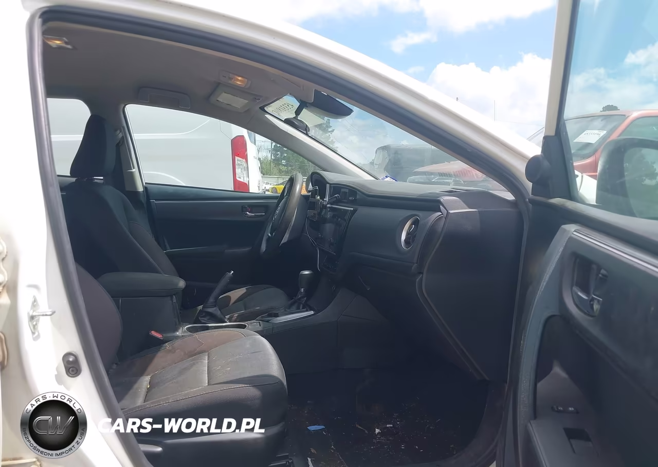 2018 Toyota Corolla Le VIN:5YFBURHE8JP791872 - 5