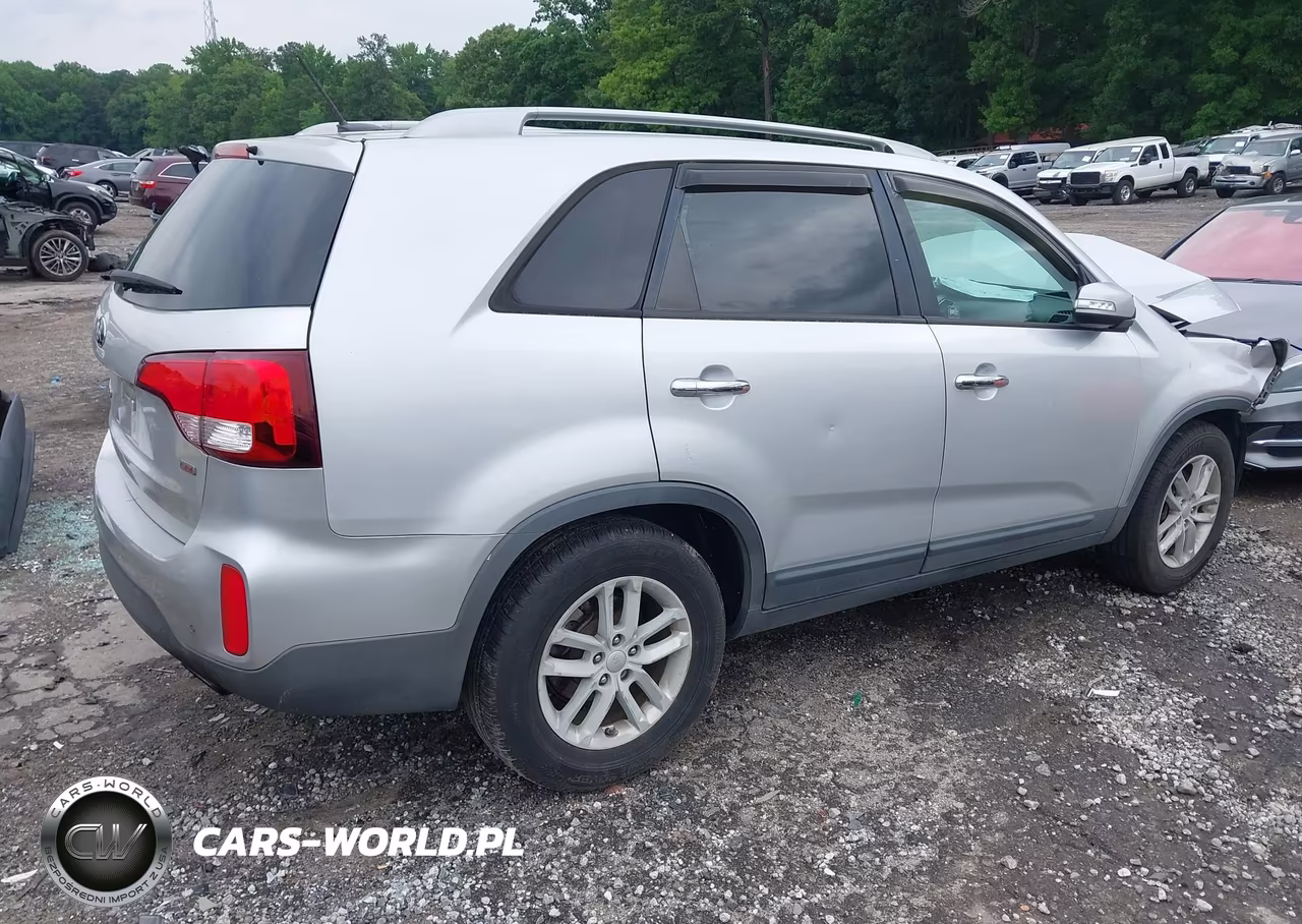 2015 Kia Sorento Lx VIN:5XYKT3A63FG552521 - 4