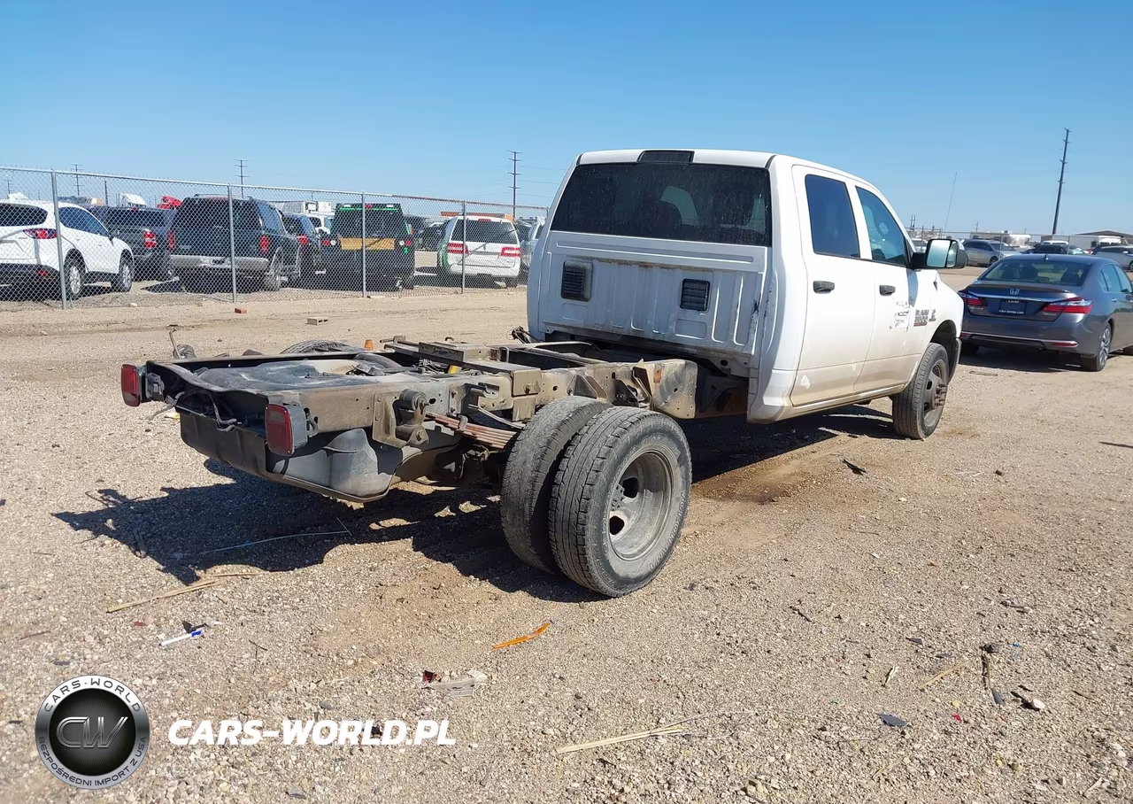2018 Ram 3500 Chassis Tradesman-Slt-Laramie VIN:3C7WRTCL8JG312722 - 4
