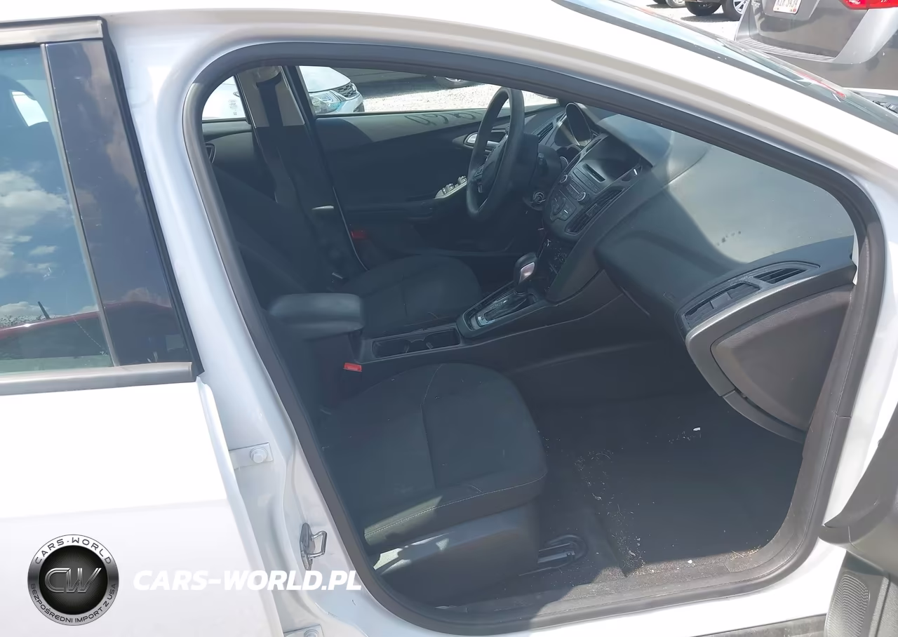 2017 Ford Focus Se VIN:1FADP3K28HL286175 - 5