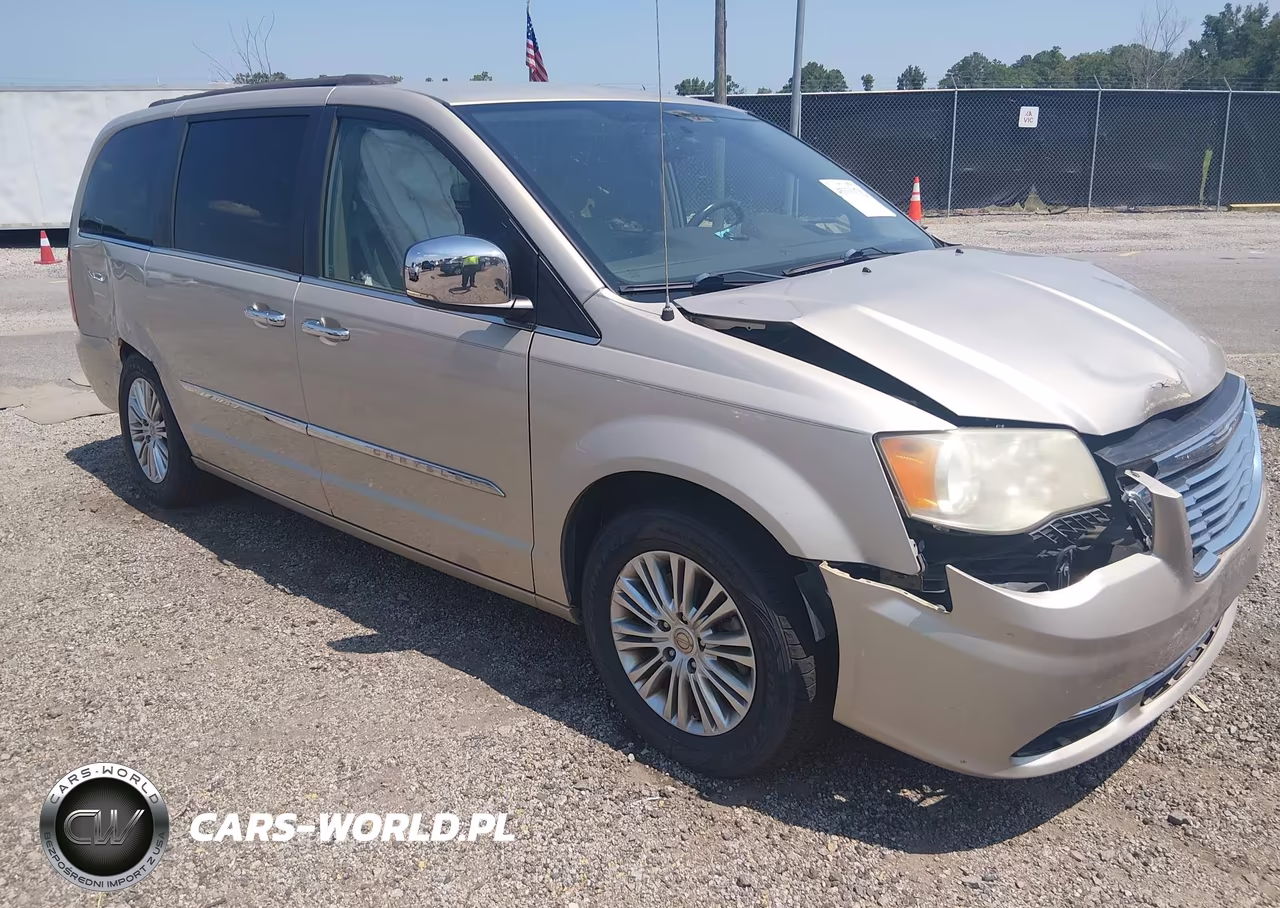 2013 Chrysler Town & Country Touring-L – zdjęcie 1 z 16