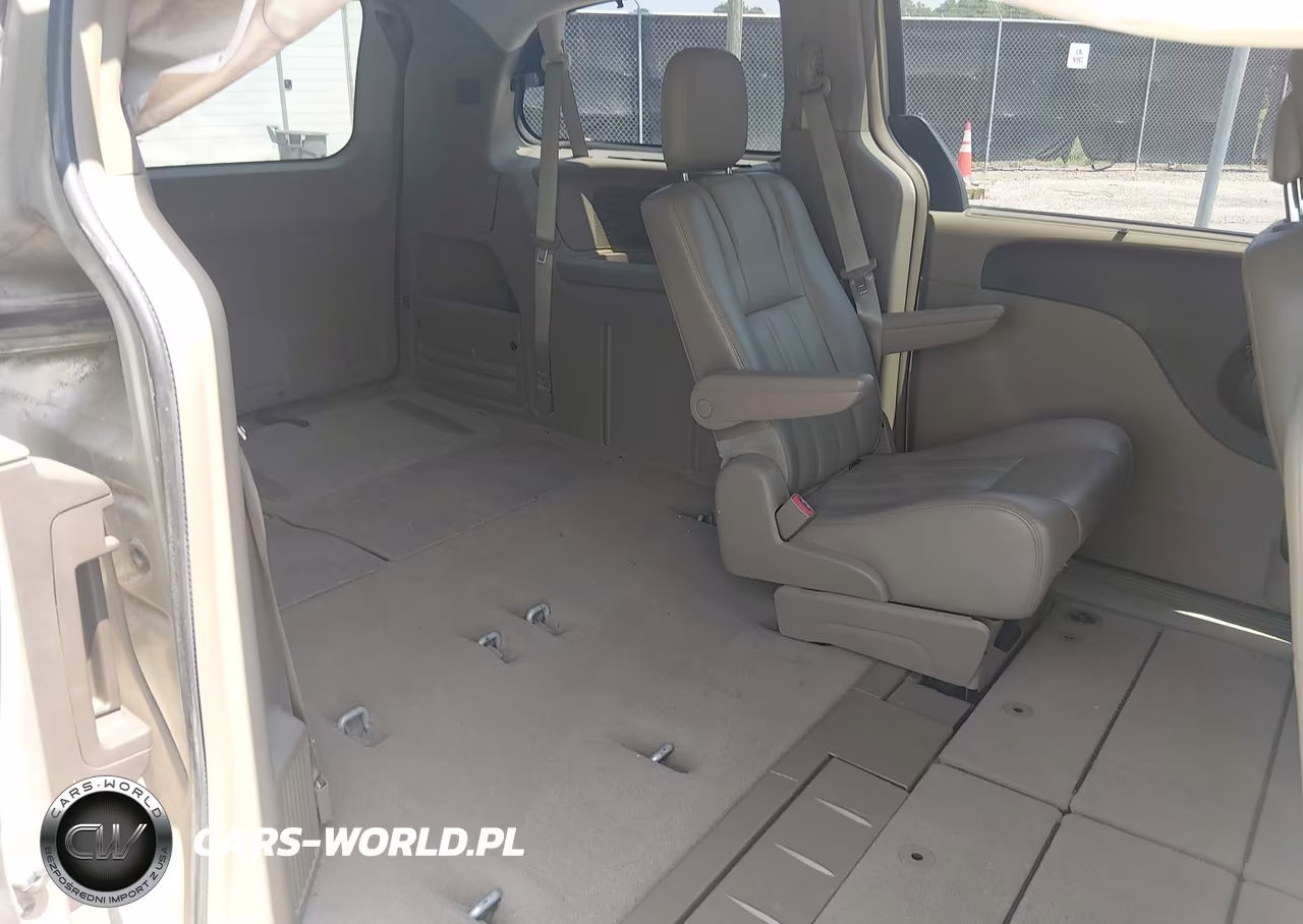 2013 Chrysler Town & Country Touring-L VIN:2C4RC1CG6DR534581 - 8