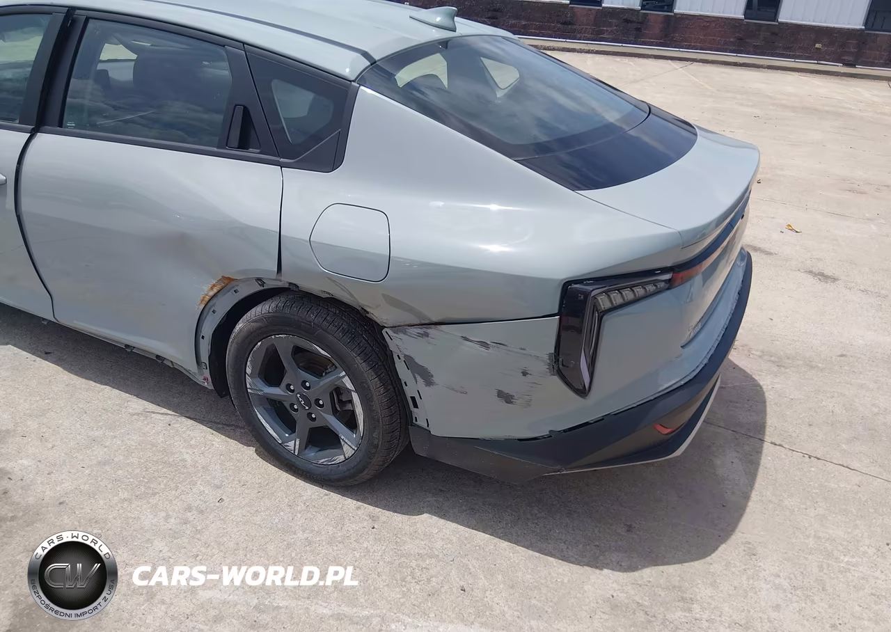 2025 Kia K4 Lxs VIN:3KPFT4DE9SE070766 - 13
