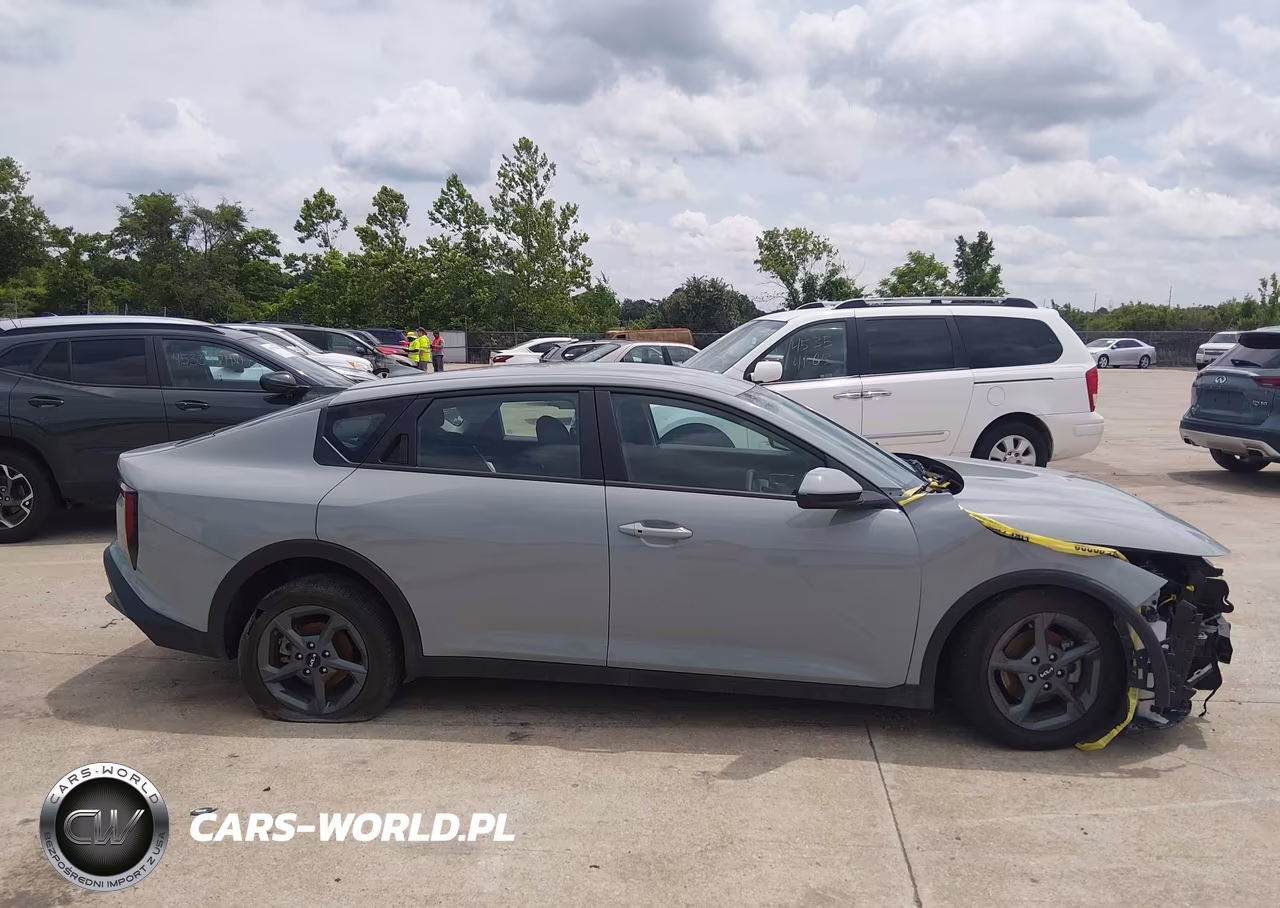 2025 Kia K4 Lxs VIN:3KPFT4DE9SE070766 - 15