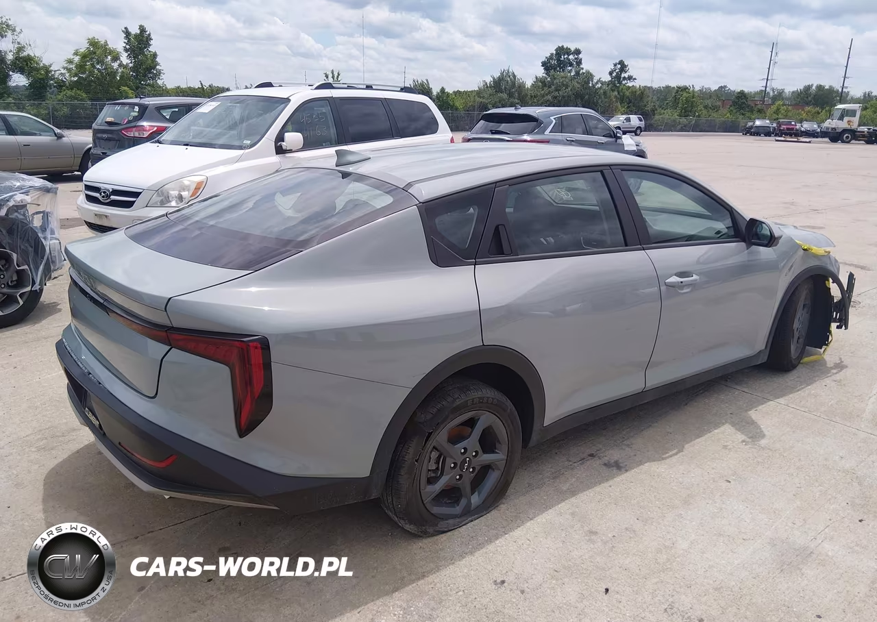 2025 Kia K4 Lxs VIN:3KPFT4DE9SE070766 - 4
