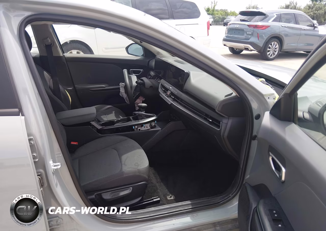 2025 Kia K4 Lxs VIN:3KPFT4DE9SE070766 - 5