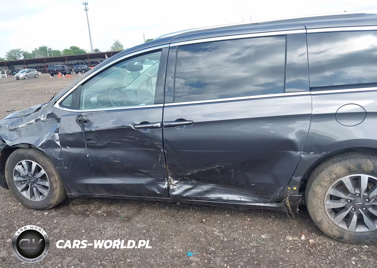 2021 Chrysler Pacifica Touring L VIN:2C4RC1BG2MR512398 - 15
