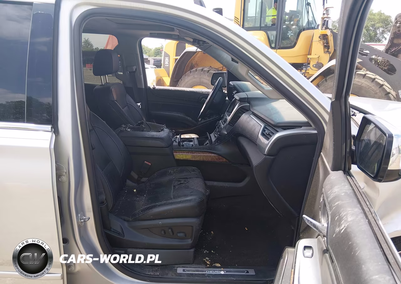 2018 Chevrolet Suburban Premier VIN:1GNSKJKC2JR175628 - 5
