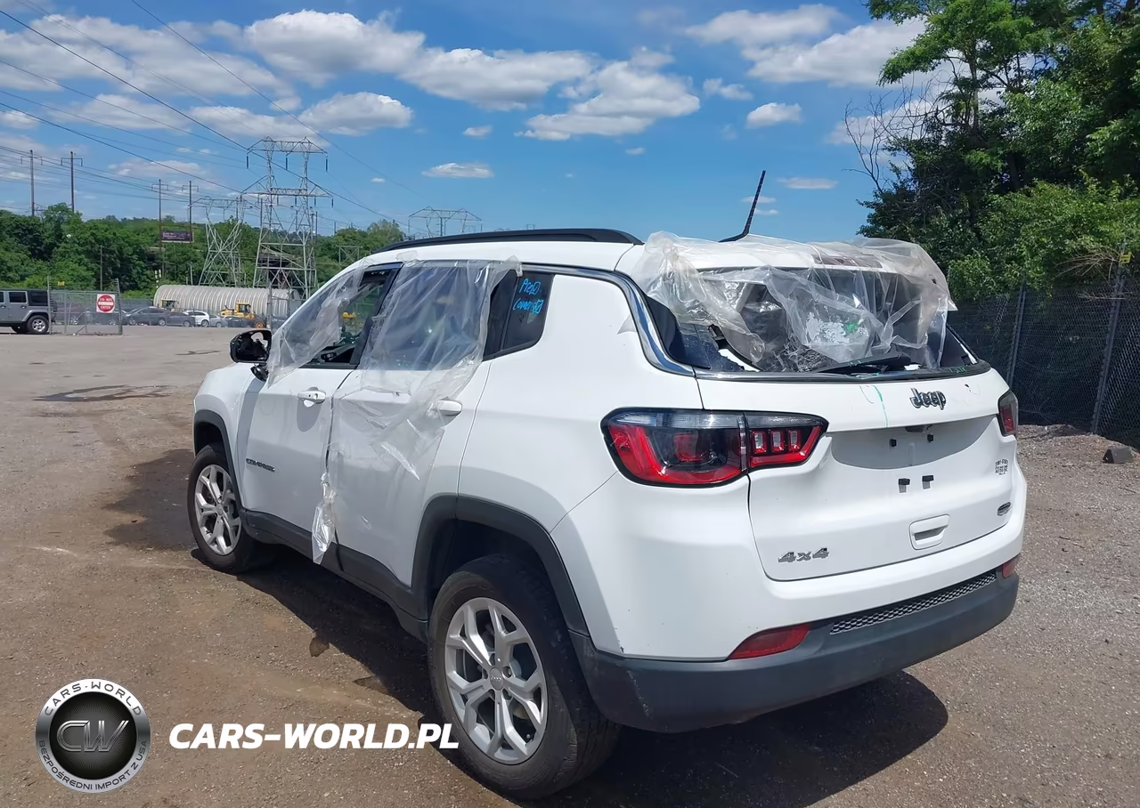 2024 Jeep Compass Latitude 4X4 VIN:3C4NJDBN2RT117565 - 3