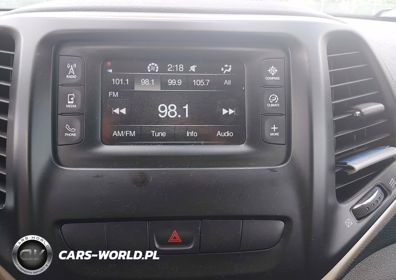 2015 Jeep Cherokee Latitude VIN:1C4PJLCB3FW578805 - 13
