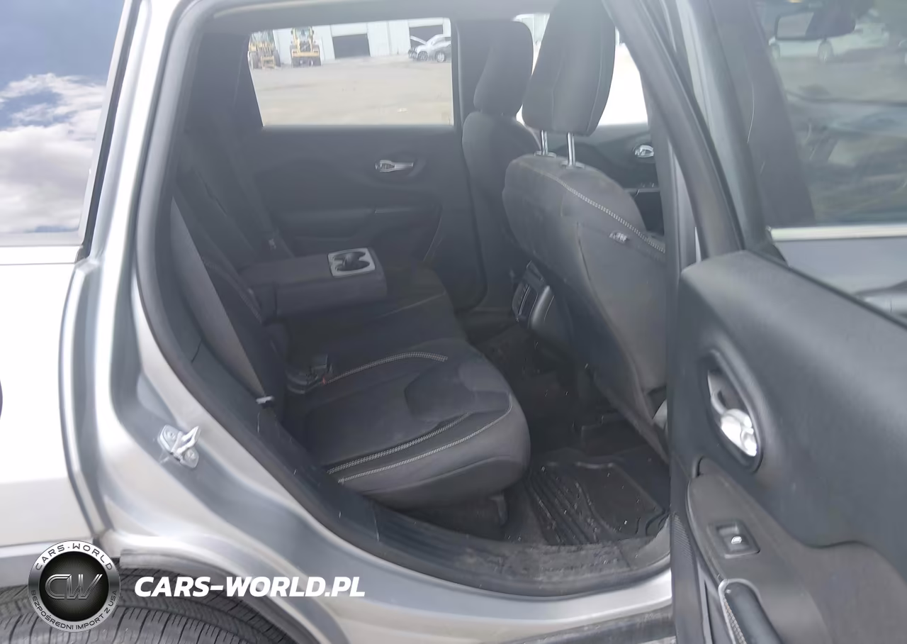 2015 Jeep Cherokee Latitude VIN:1C4PJLCB3FW578805 - 8