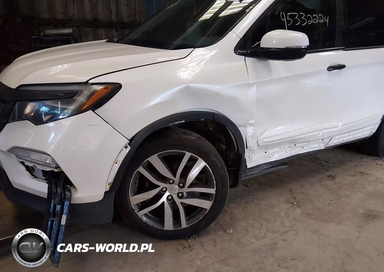 2016 Honda Pilot Touring VIN:5FNYF6H98GB115447 - 6