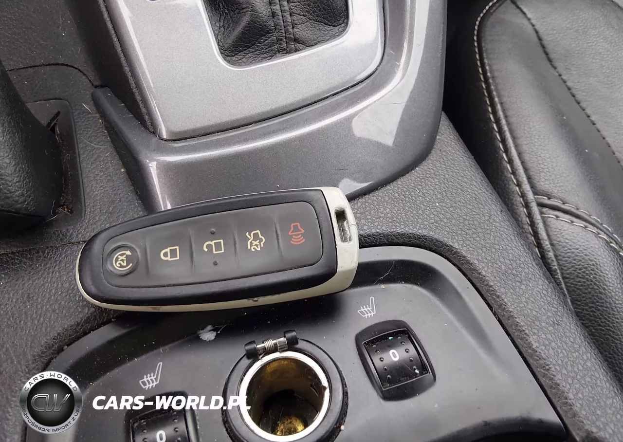 2014 Ford Focus Titanium VIN:1FADP3J24EL255230 - 11