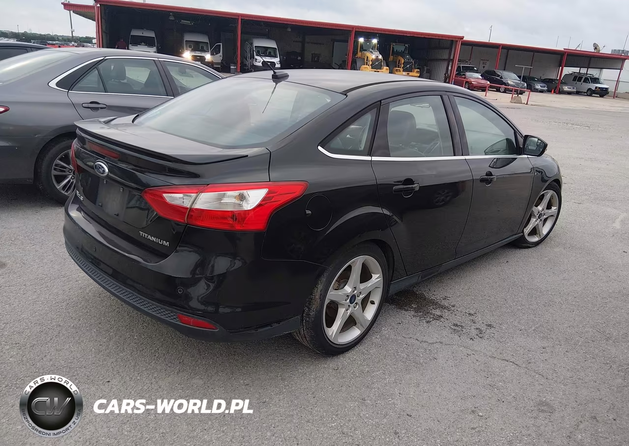 2014 Ford Focus Titanium VIN:1FADP3J24EL255230 - 4